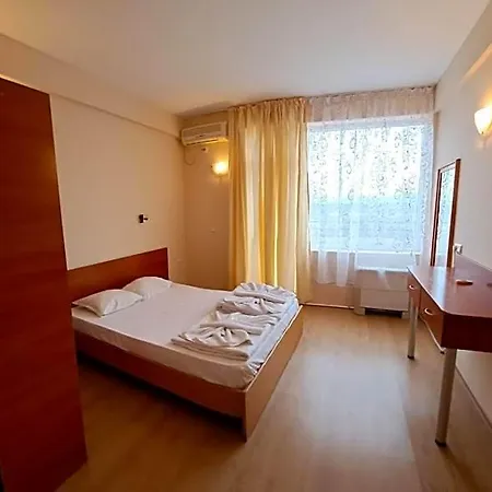 Seasons 2 Hotel *